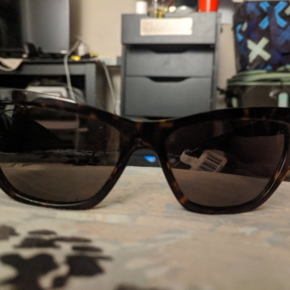 Versace sunglasses for women - Picture 4 of 6